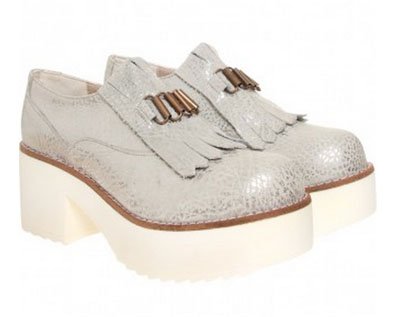 Zapatos plateados con flecos de Mary & Joe